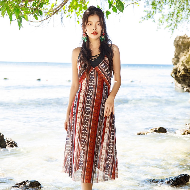 Bikini split women with large breasts and small breasts is sexy and slim