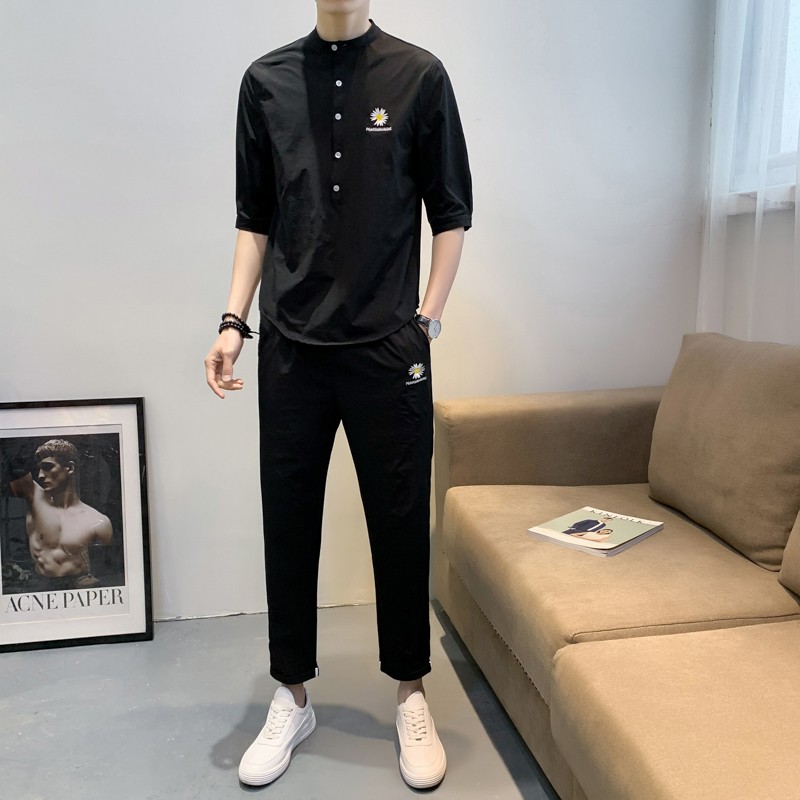 Fashion nine - minute trousers and five - minute sleeves