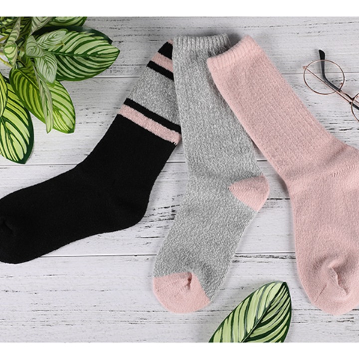 WOMEN'S SOCKS