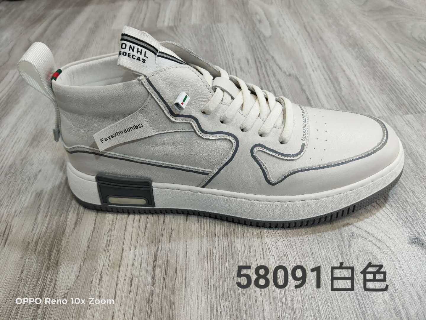 The top layer of male casual leather shoes is cowhide, made by hand