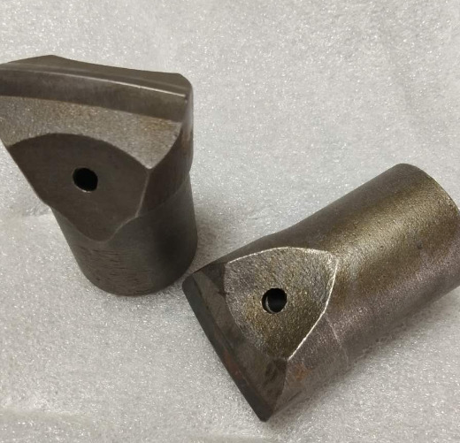 Tungsten Carbide Flat bit with various size and cheaper wholesale price for rock drilling and crushing, and is used in mines and tunnels with rock drilling rods. 