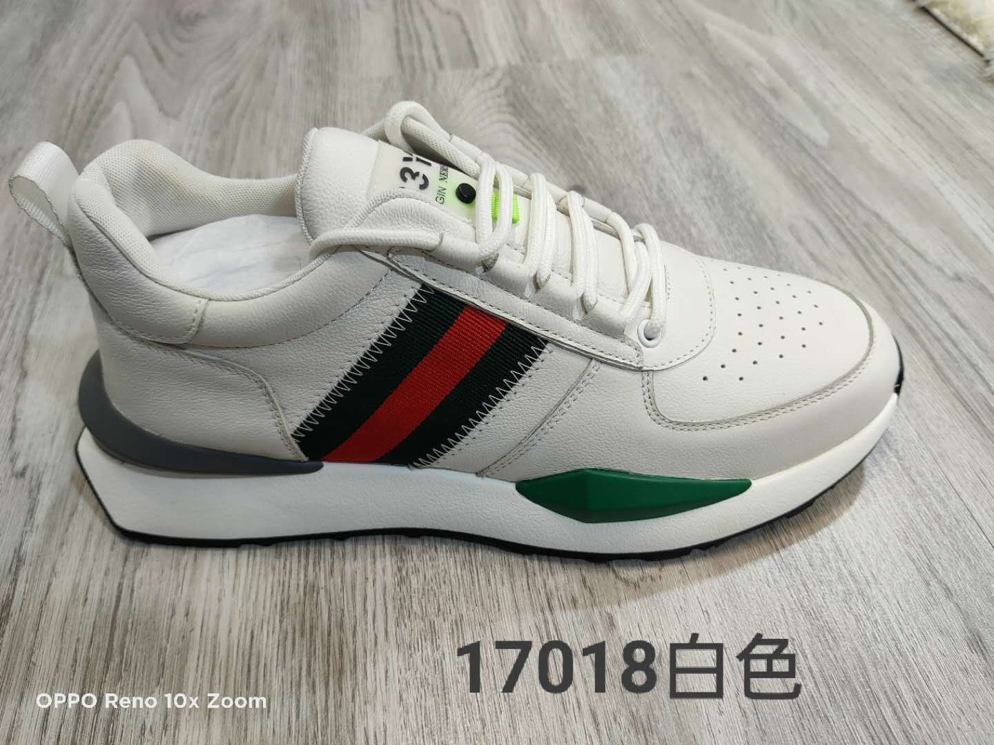 The top layer of male casual leather shoes is cowhide, made by hand