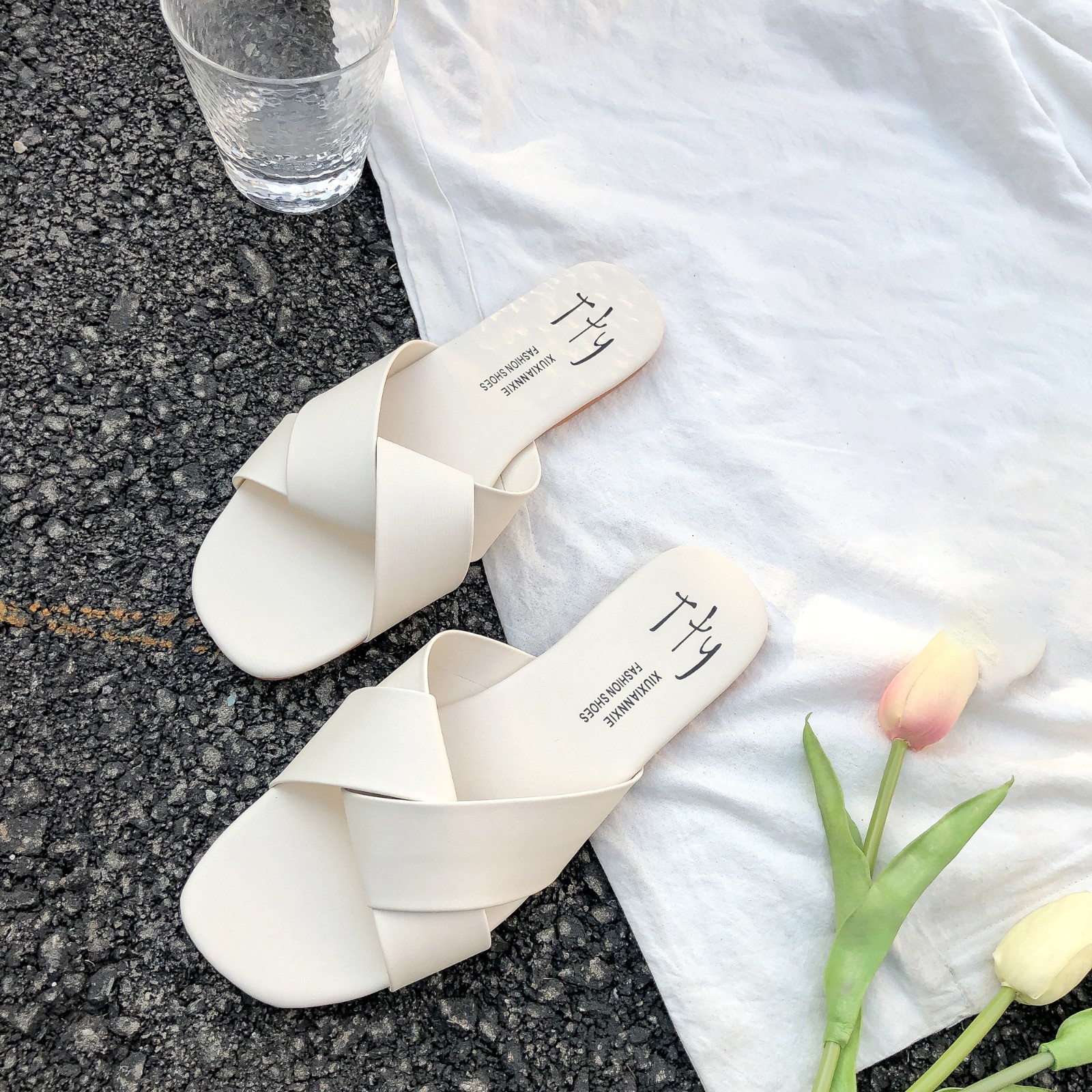 Flat flat flip-flop wear cross-beach sandals with soft soles and non-slip, versatile slippers