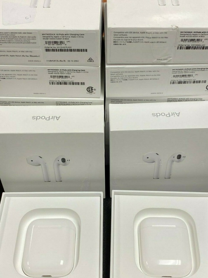 Apple AirPod pro with wireless Charging Case open box White In-Ear Headpho