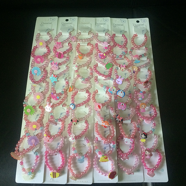 Lovely bright bracelet series environmental protection acrylic resin material dazzle colorful pearl cartoon bracelet