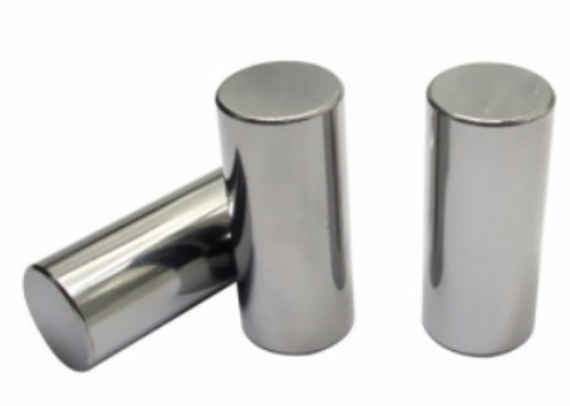 Tungsten carbide pin studs for high pressure grinding roll