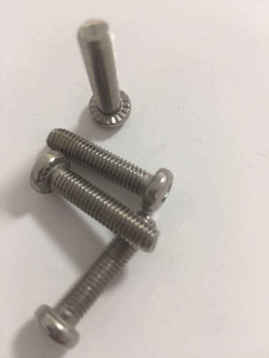 Stainless steel cross disk head with tooth screw