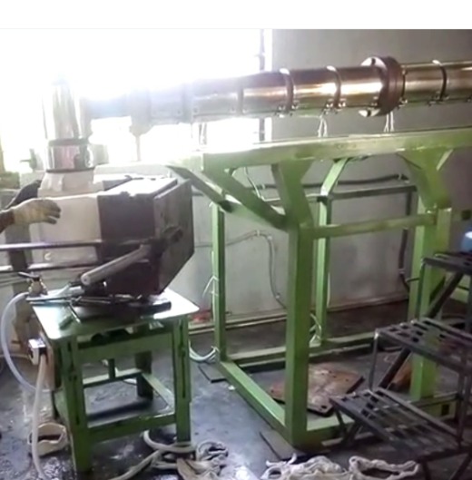 Plastic Bottle and Can Making Machine with Moulds