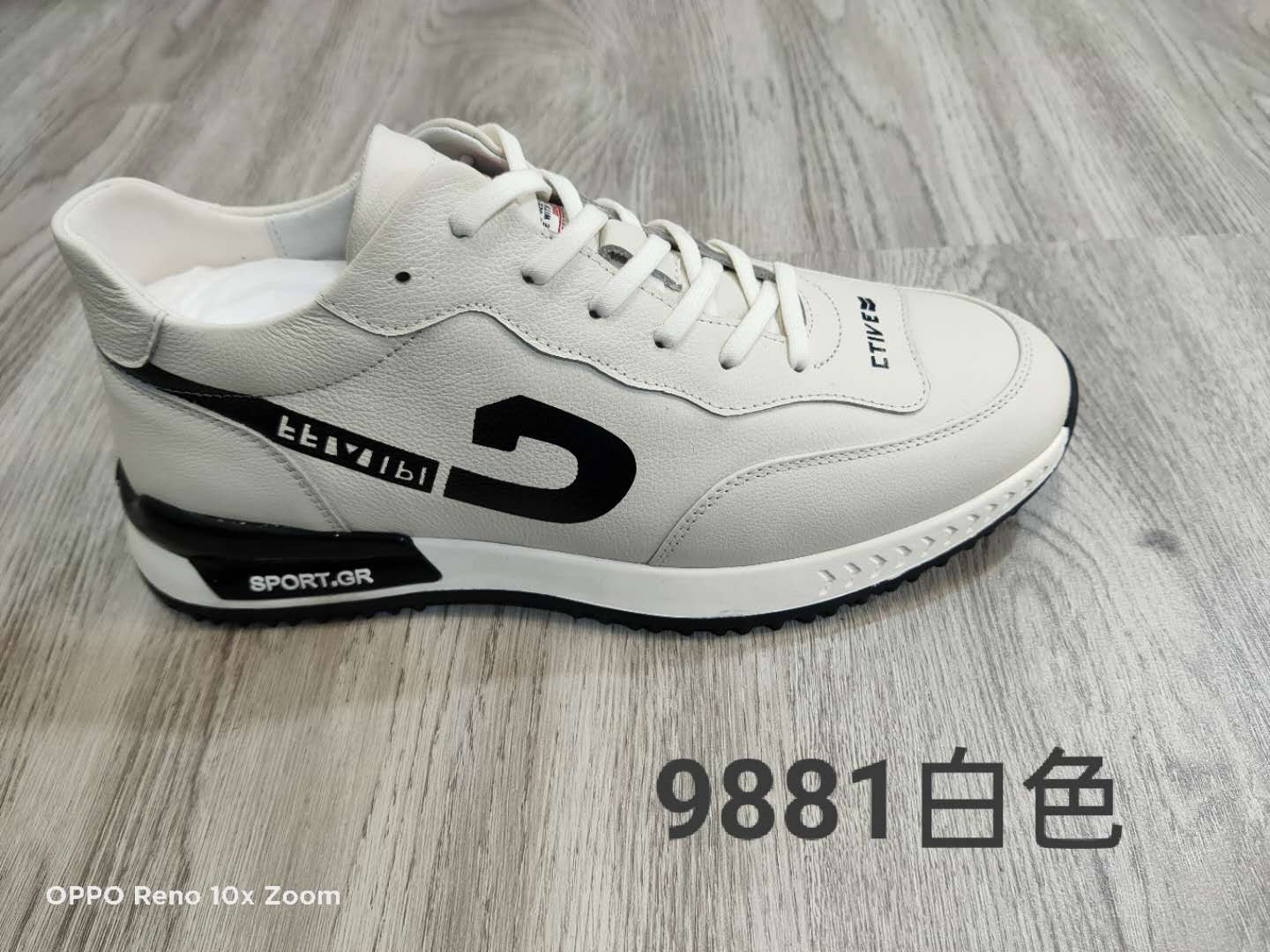 The top layer of male casual leather shoes is cowhide, made by hand