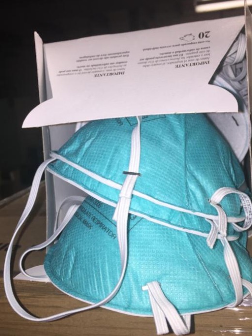 3M 1860 N95 Particulate Respirator and Surgical Mask