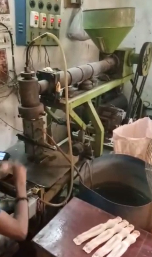 Plastic Bottle Making Machine with Moulds