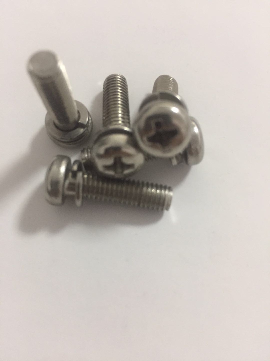 Stainless steel cross head with cushion screws