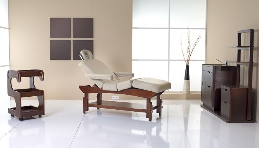 D-81 WOODEN MASSAGE BED