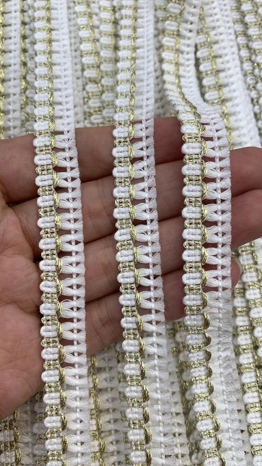 Small fragrance wind gold wire tooth edge