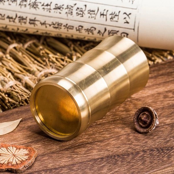 Pure copper bamboo section incense bottle, pen container, tea ceremony incense supplies and tools are modeled after the imperial Palace retro color incense burner bottles