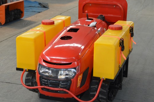 Crawler tractor pesticide spray machine