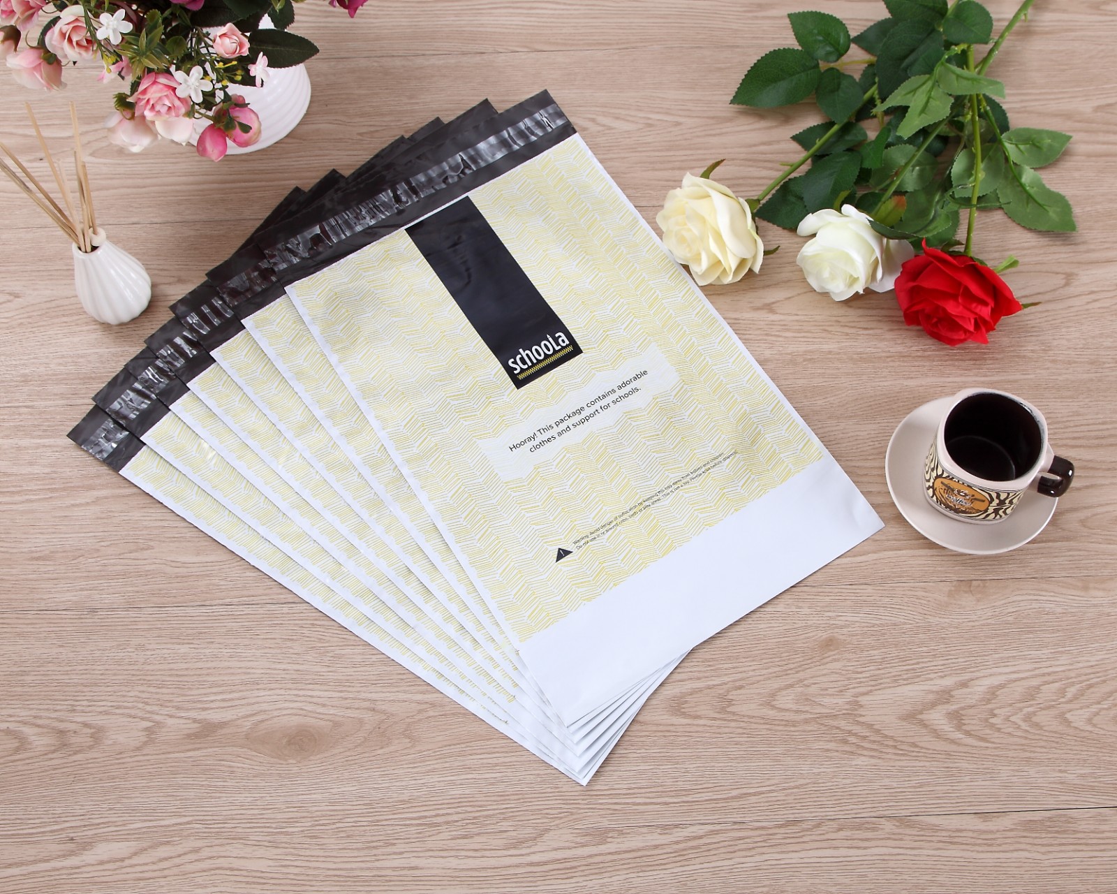 Polyethylene plastic bags can be customized wholesale delivery bags