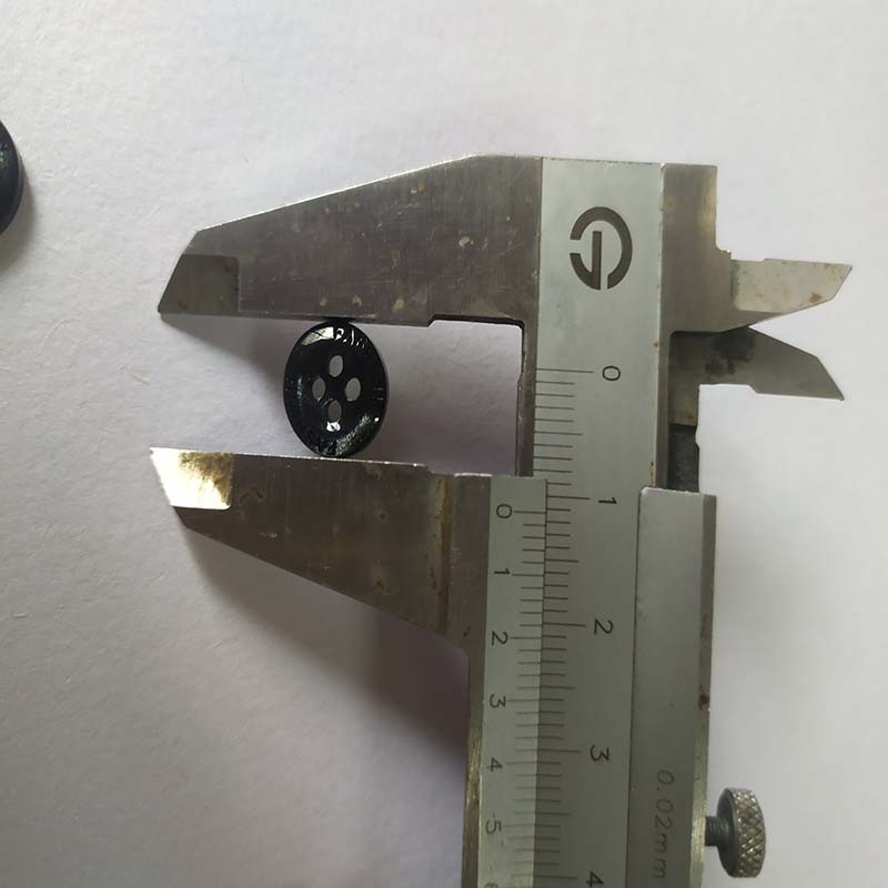 Men's and women's shirt buttons with four - sided resin buttons Y10