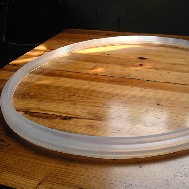 Flanged atmospheric manhole sealing ring