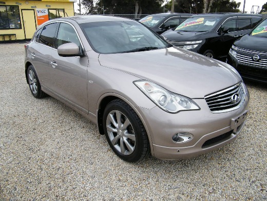 2010 Infinity EX37 GT 4WD, mileage 106670 KM.