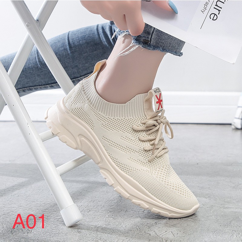 2020 summer new flying net surface versatile breathable light soft soles running casual sports shoes