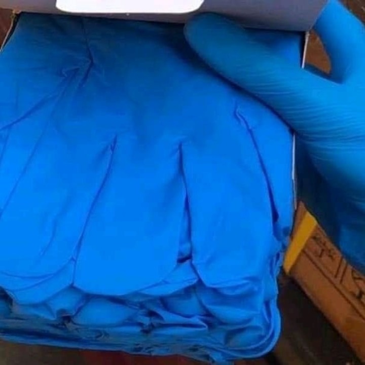 Nitrile gloves powder free